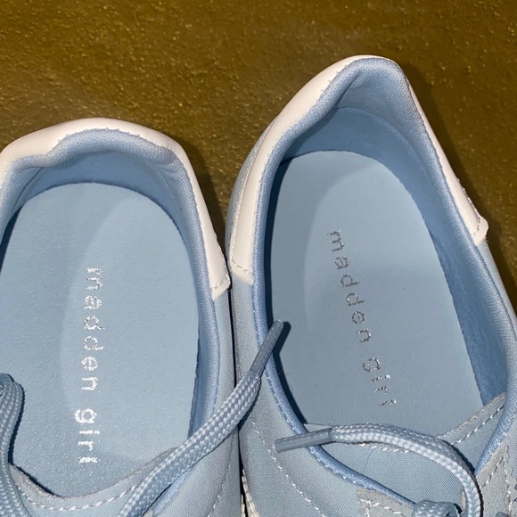 Steve Madden -‎ Madden Girl - Light Blue Sneakers with White Stripes Size 8 - Picture 5 of 5